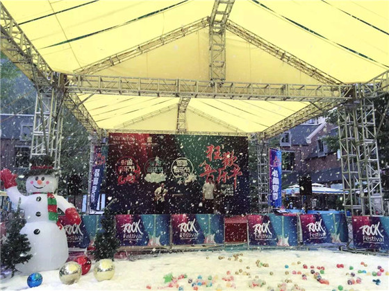 广州圣诞主题人造雪布置